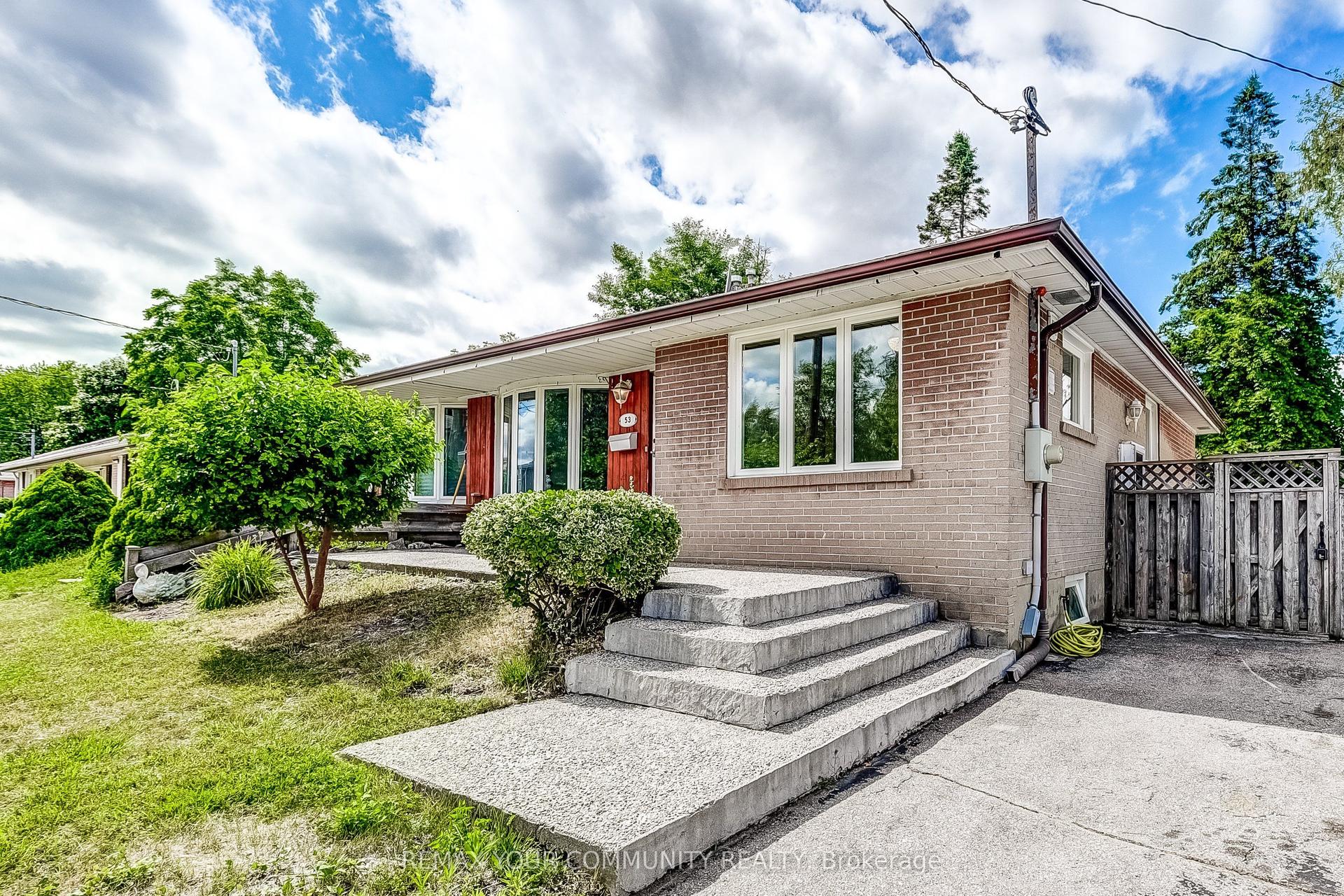 53 Glory Crescent, Toronto — Semi-Detached for lease, photo 1