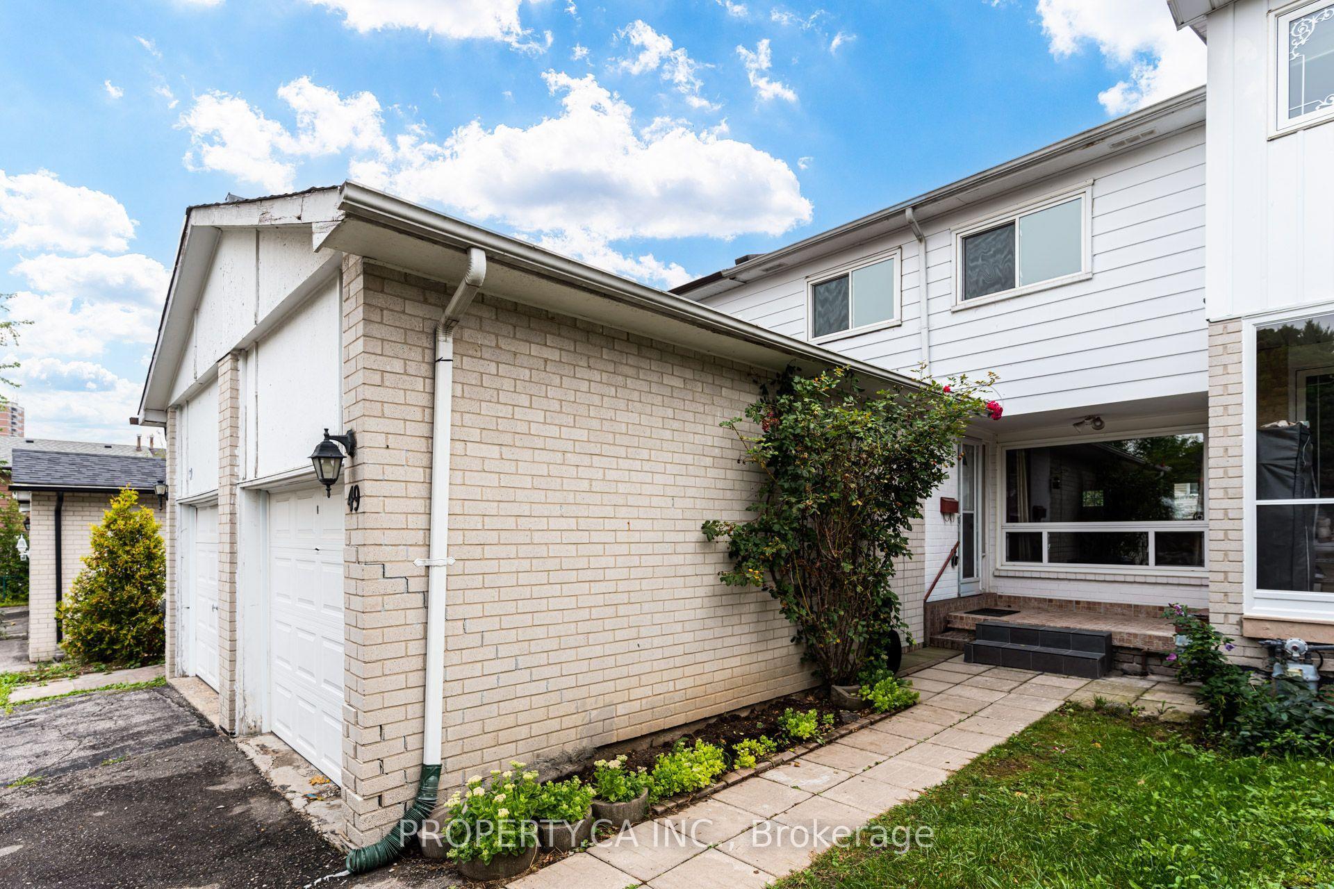 49 Whiteleas Avenue, Toronto — Townhouse for sale, photo 1