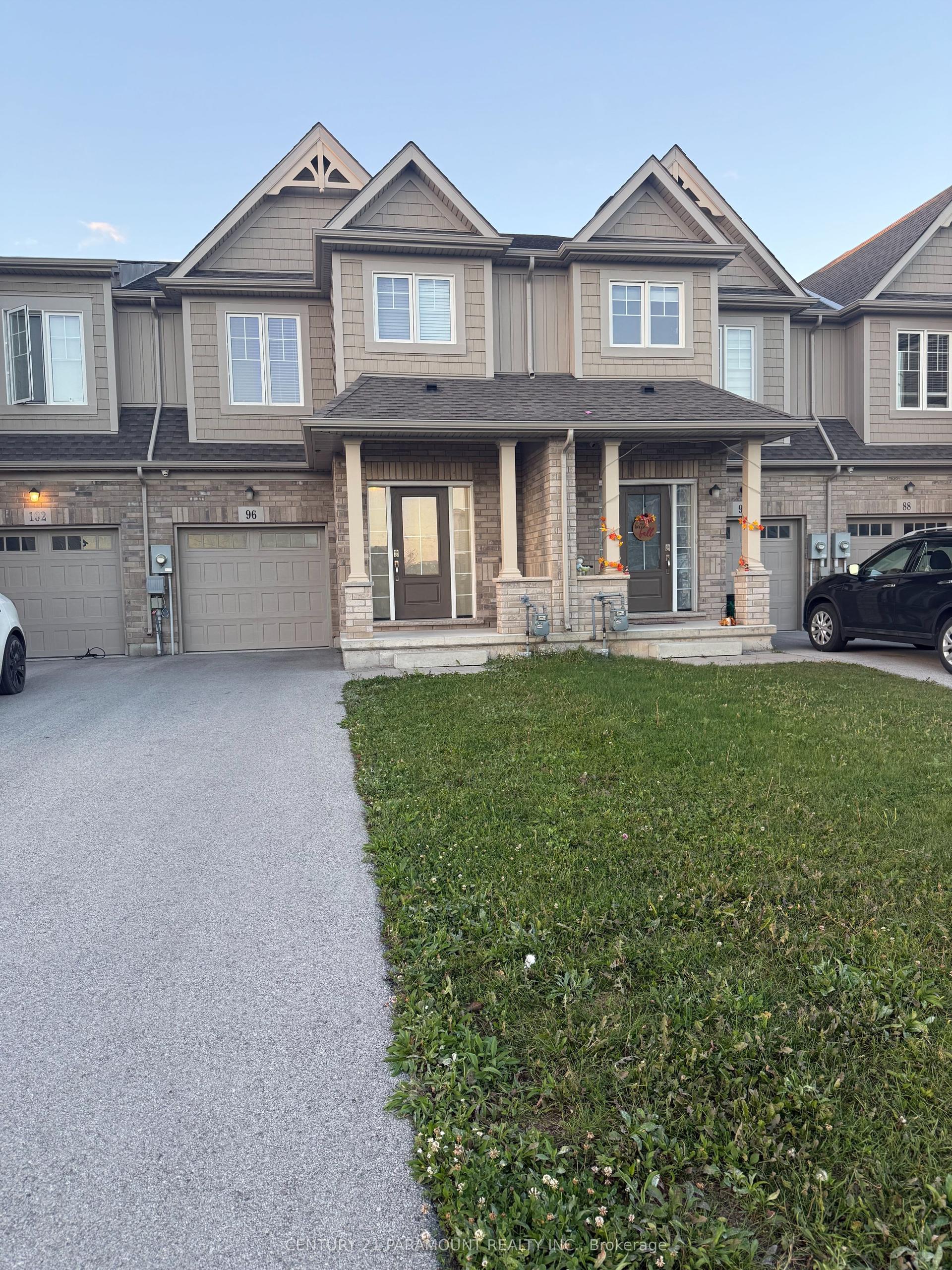 96 Sycamore Street S, Welland — Townhouse for lease, photo 1