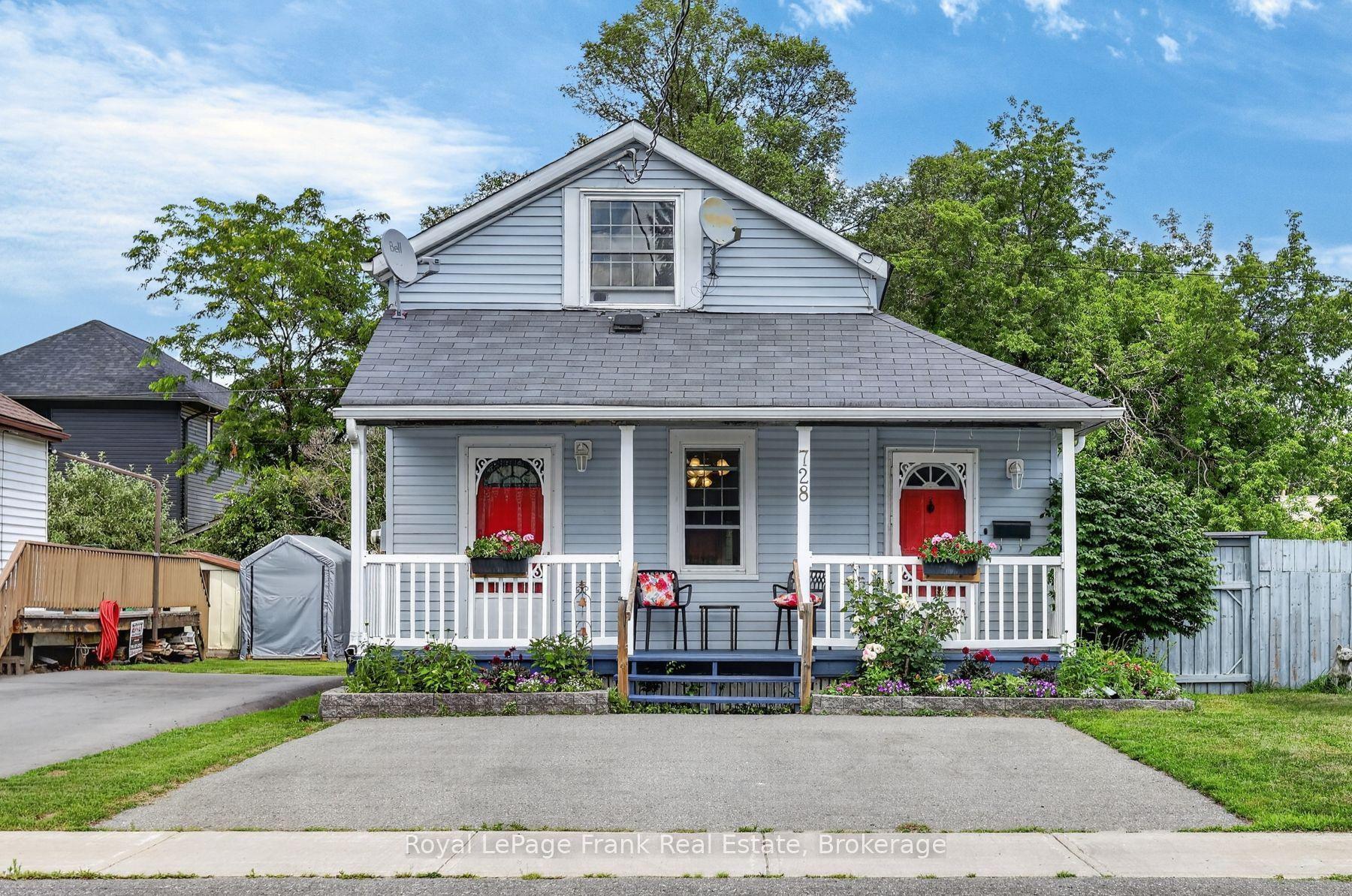 728 Hurley Street, Peterborough — Detached for sale, photo 1