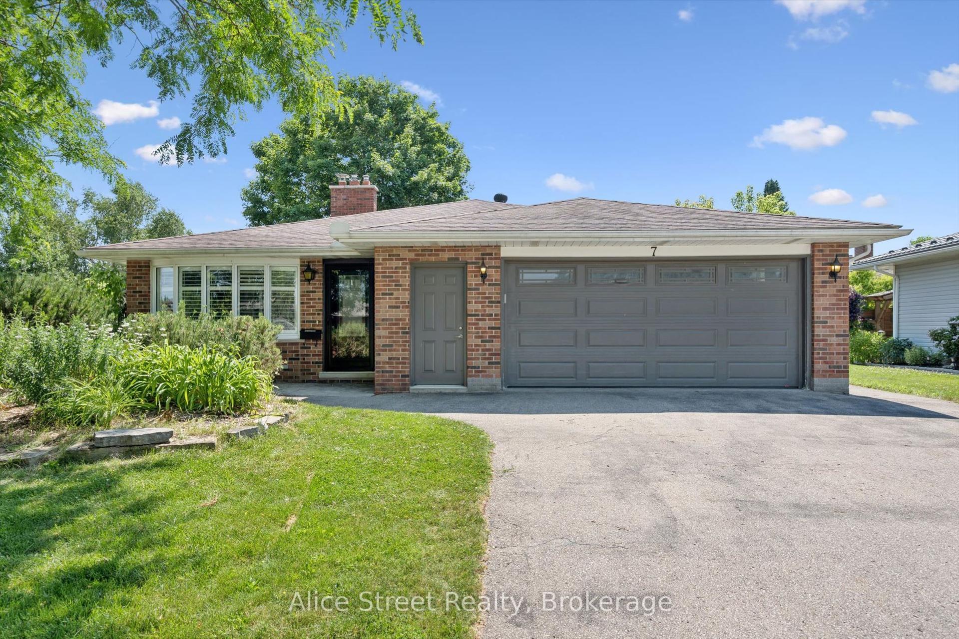 7 Teakwood Place, Guelph — Detached for sale, photo 1