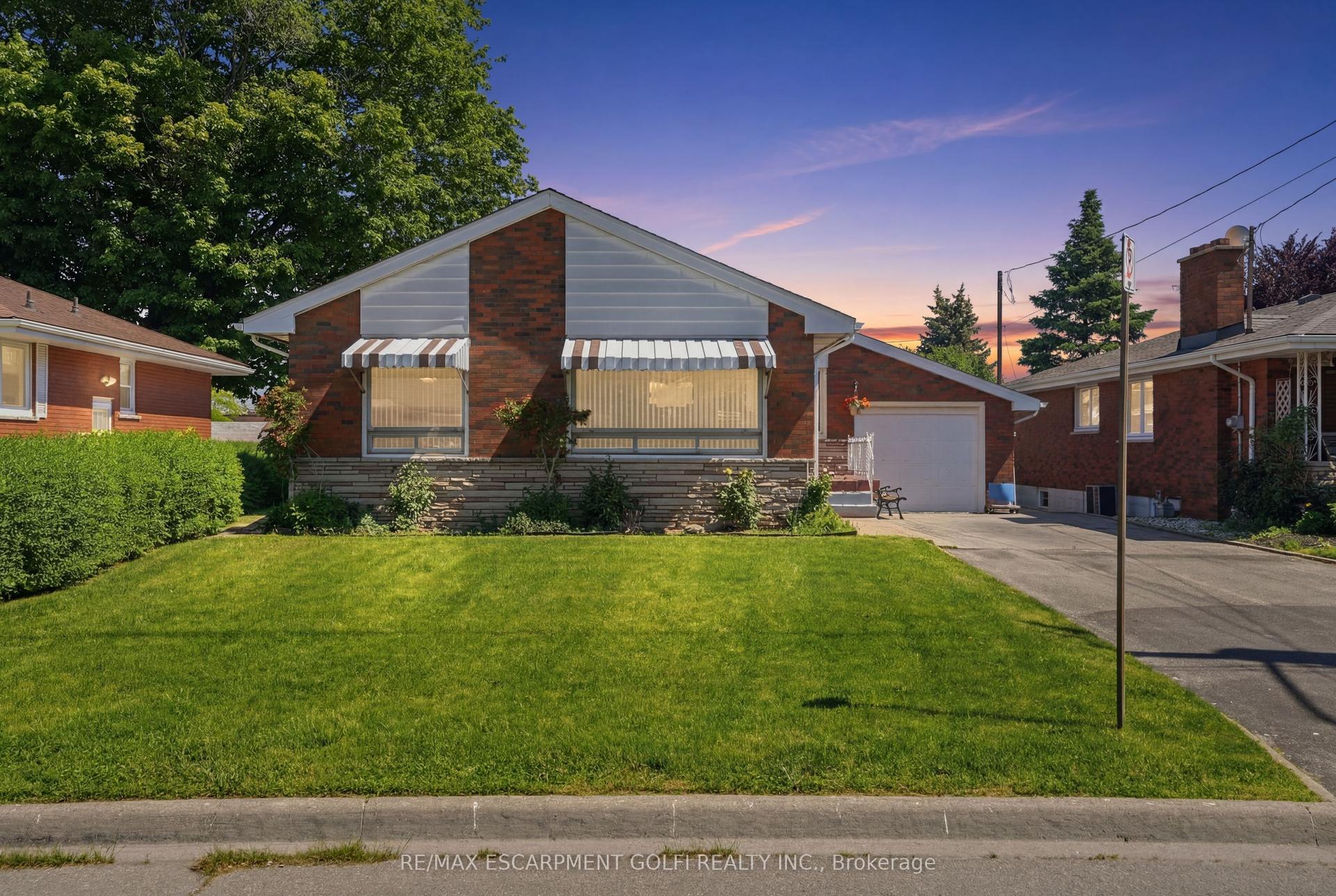 18 Pleasant Avenue — photo 1