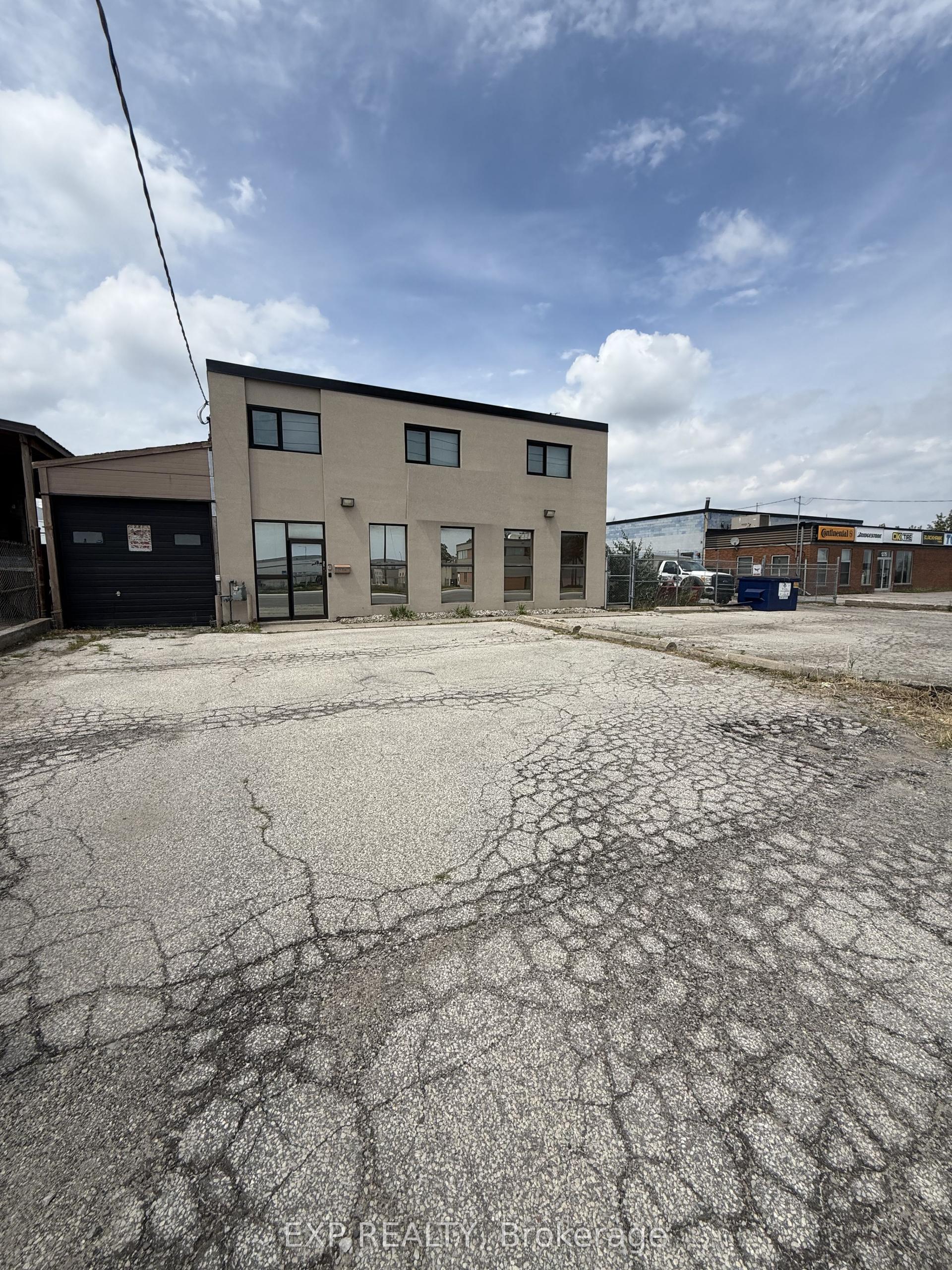 1261 Britannia Road E — photo 1