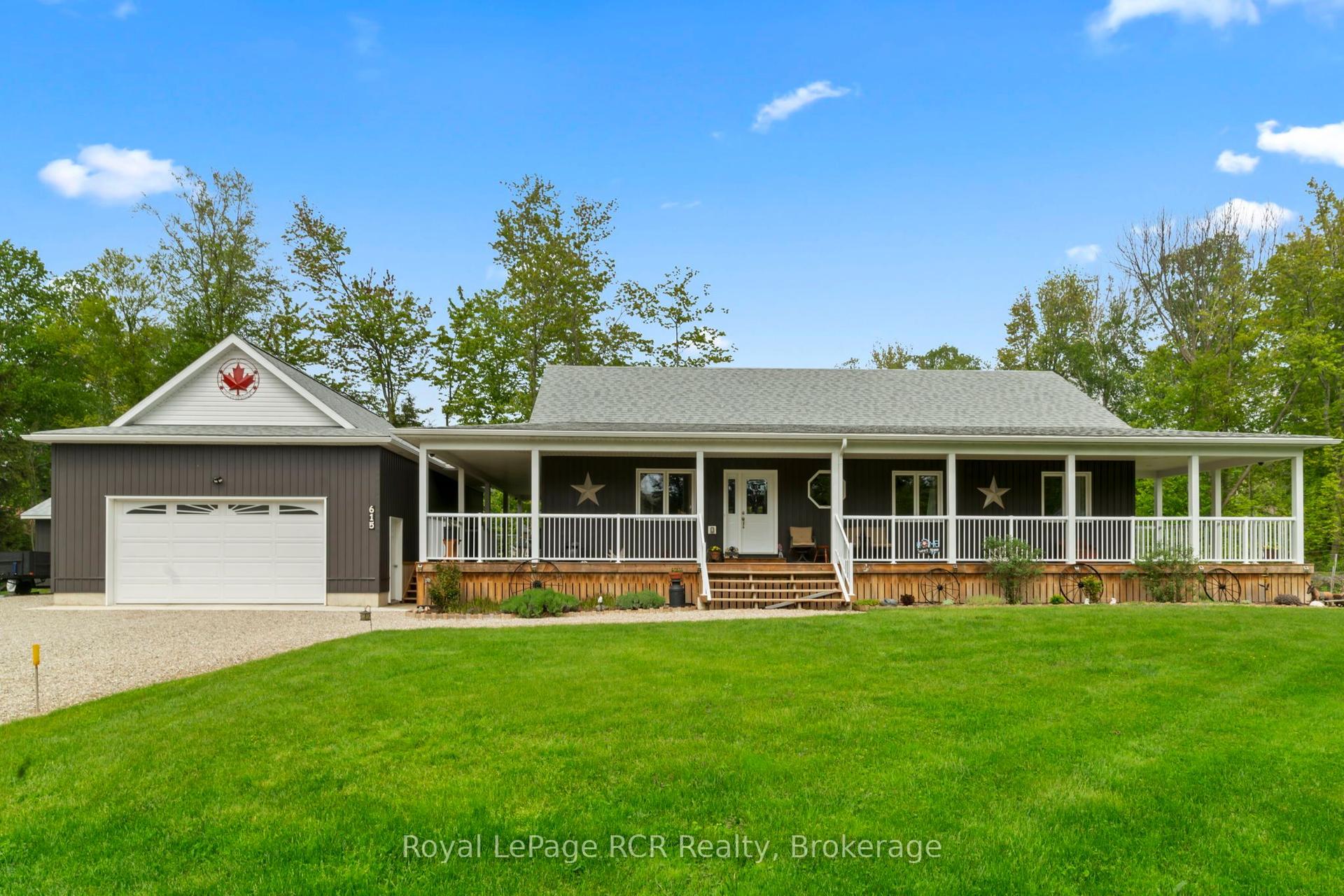 615 Cayuga Crescent — photo 1