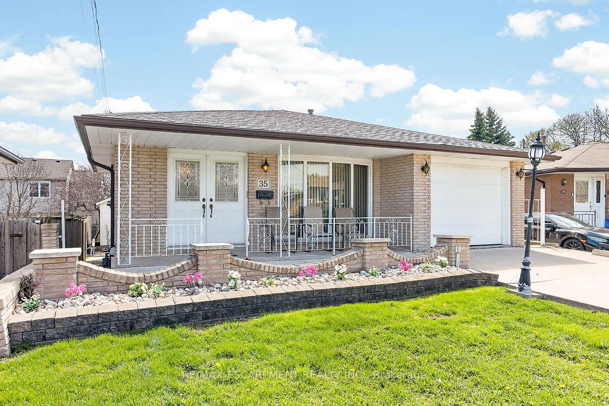 35 Rangeview Court — photo 1