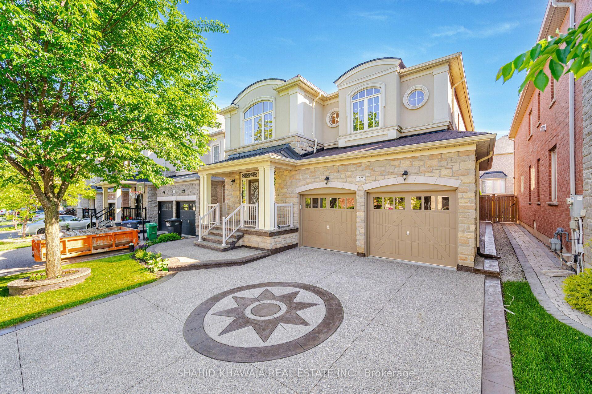27 Lampman Crescent — photo 1