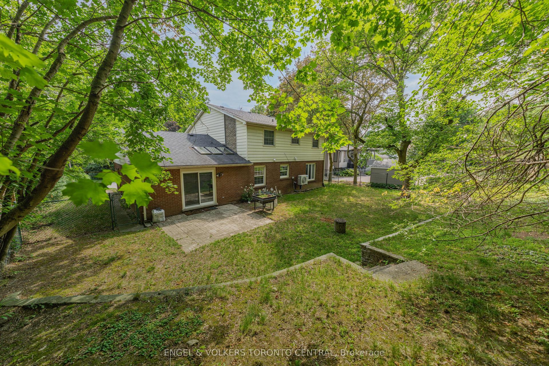 256 Shakespeare Drive, Waterloo — Detached for sale, photo 1