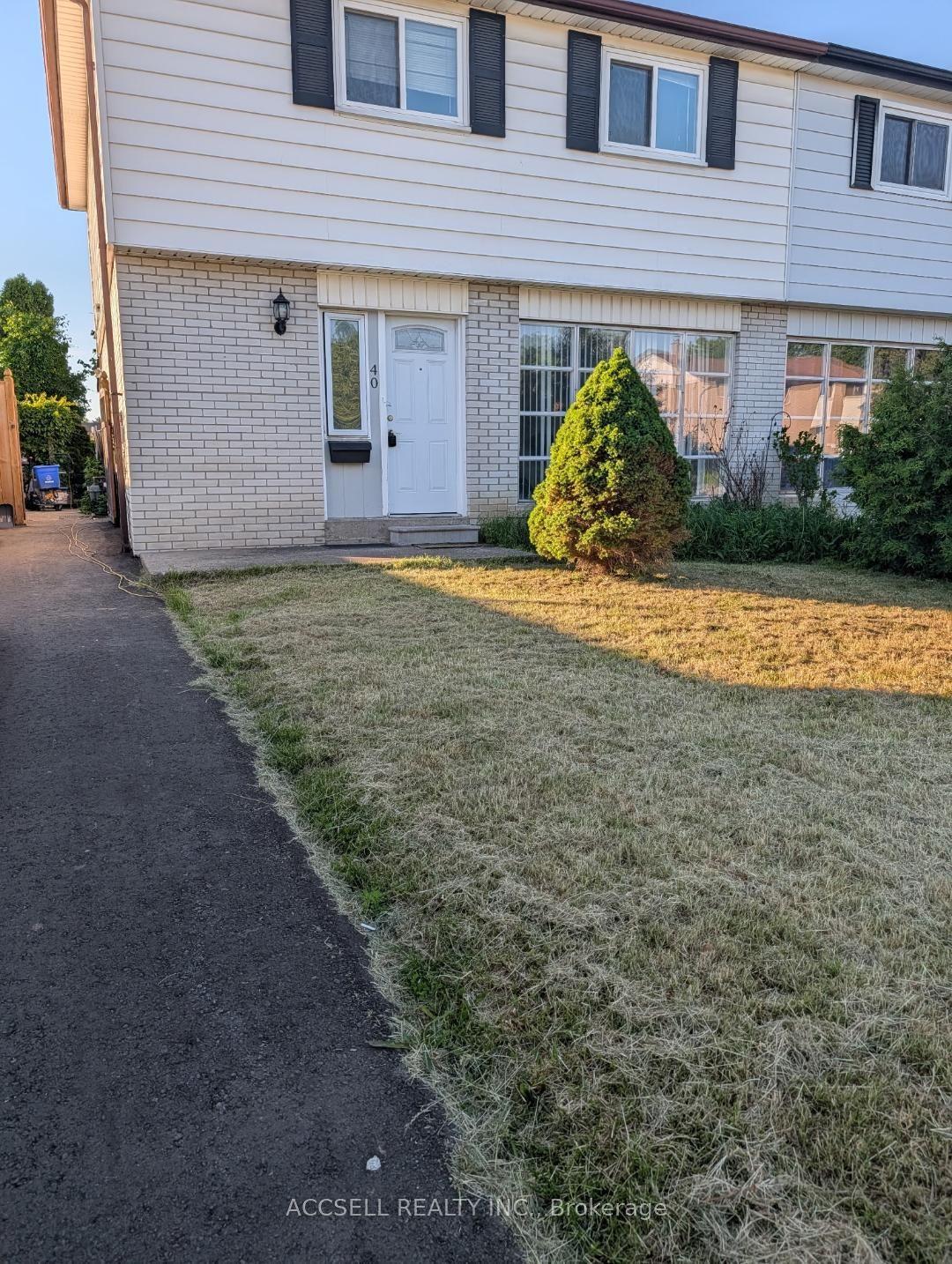 40 Flamingo Crescent, Brampton — Semi-Detached for sale, photo 1
