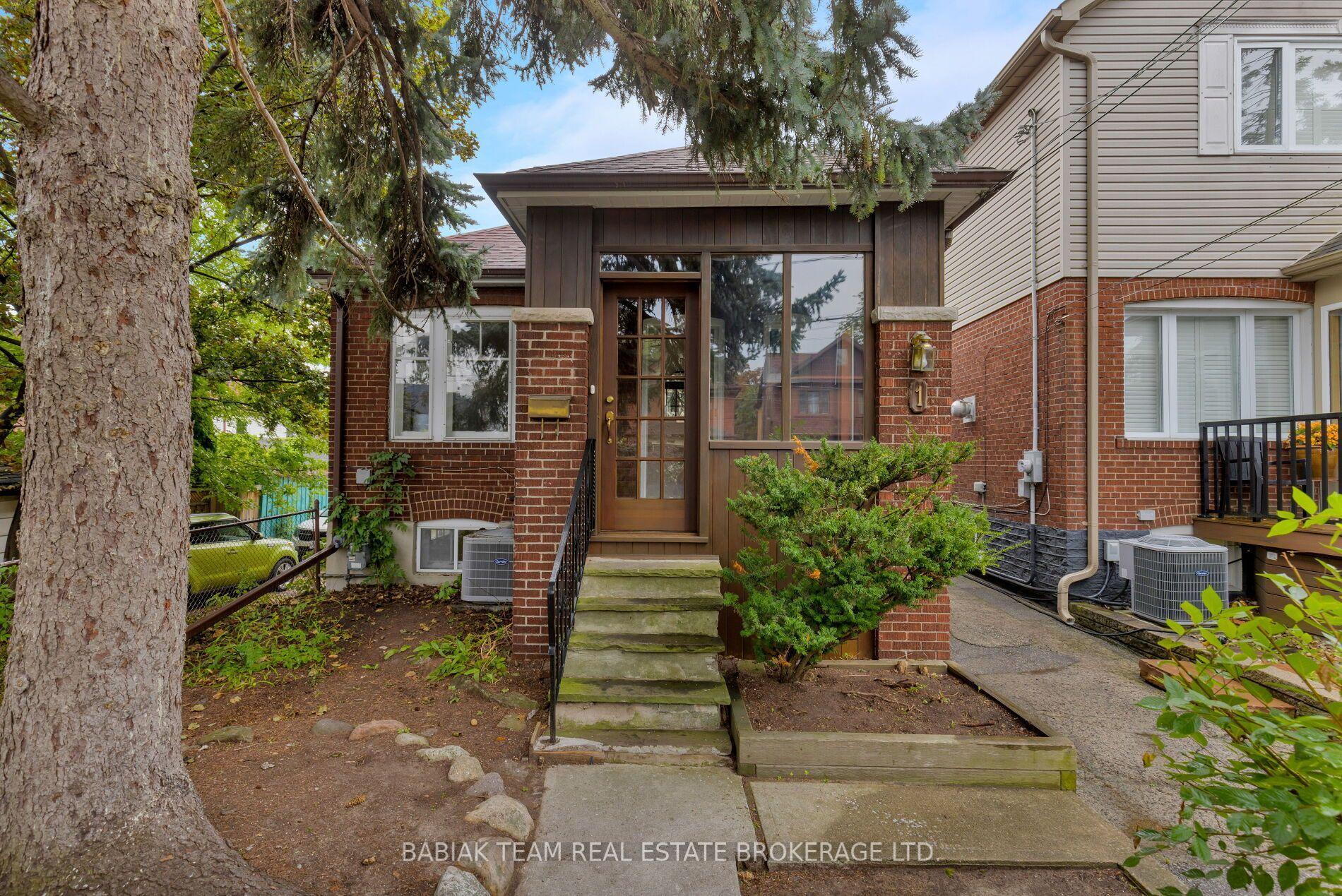 1 Rambert Crescent, Toronto — Detached for sale, photo 1