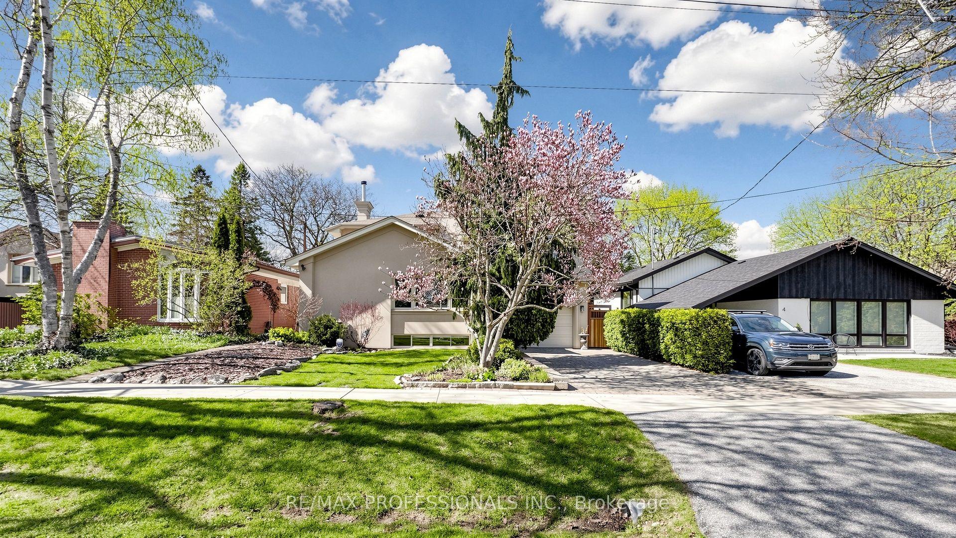 6 Hedges Boulevard — photo 1