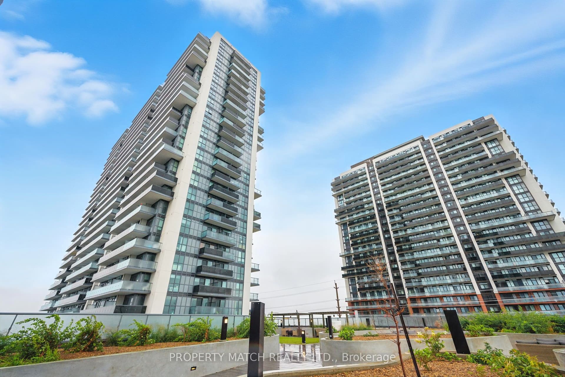 2545 Simcoe Street N 802 #802 — photo 1