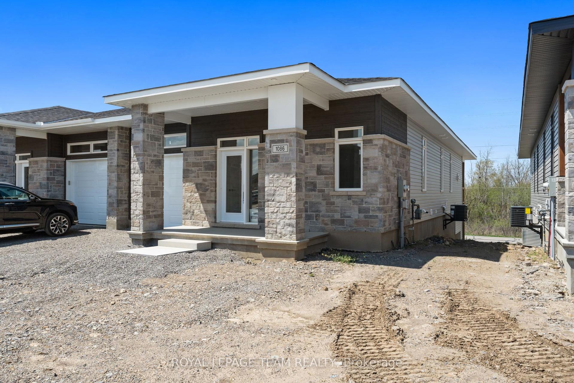 1086 Moore Street — photo 1