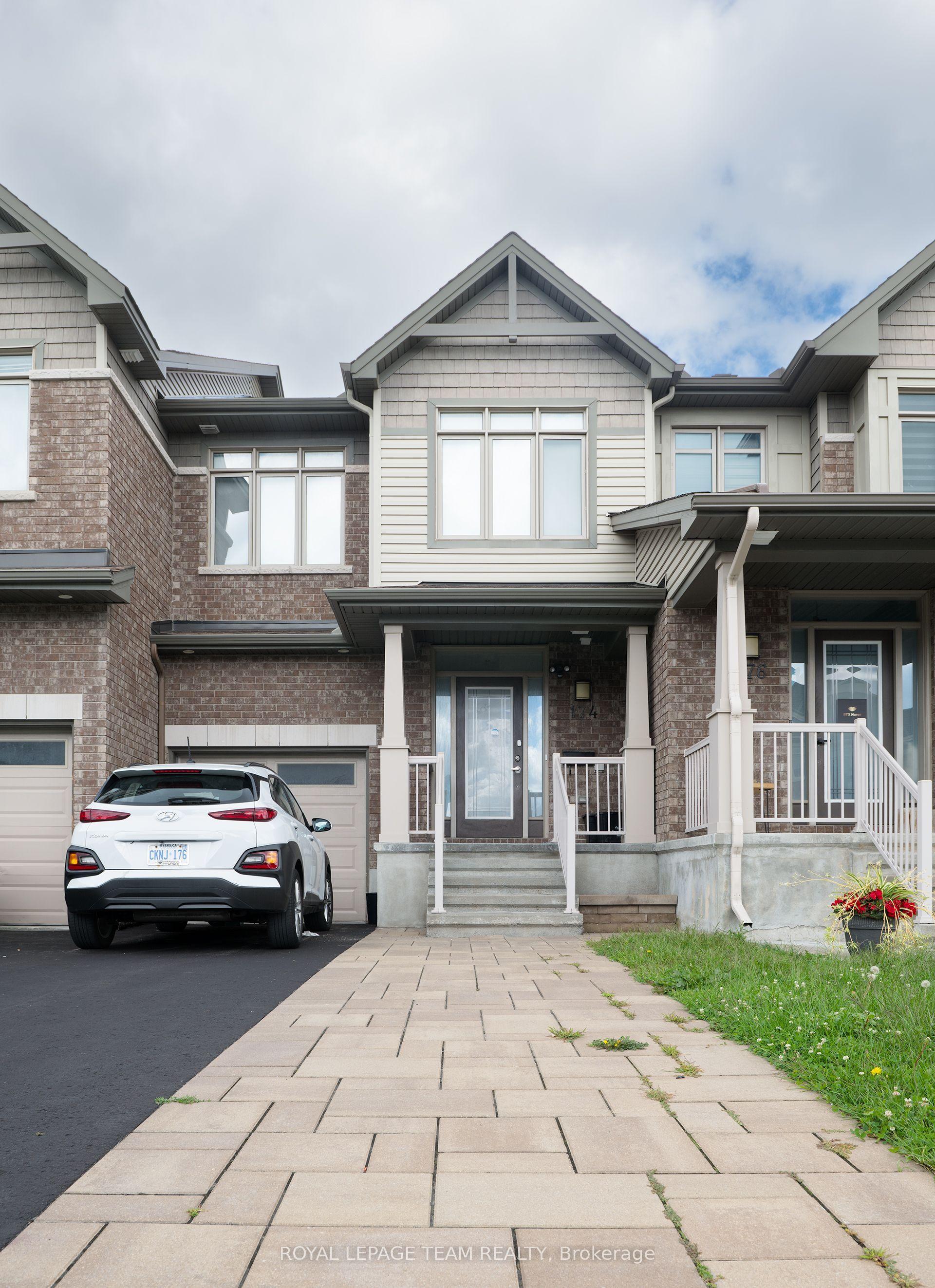 174 HAWKSHAW Crescent — photo 1
