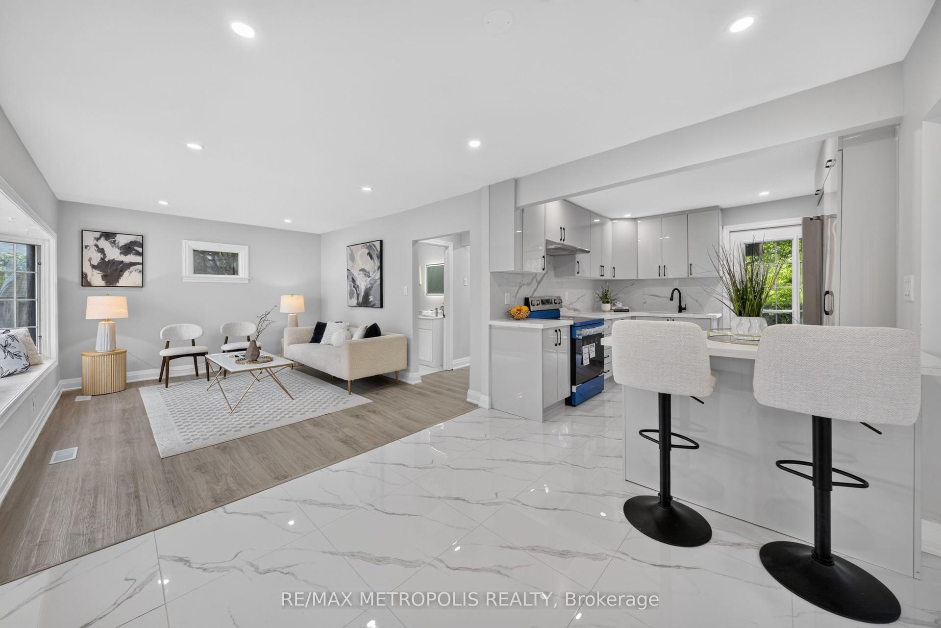 208 Palmerston Avenue, Whitby — Detached for sale, photo 1