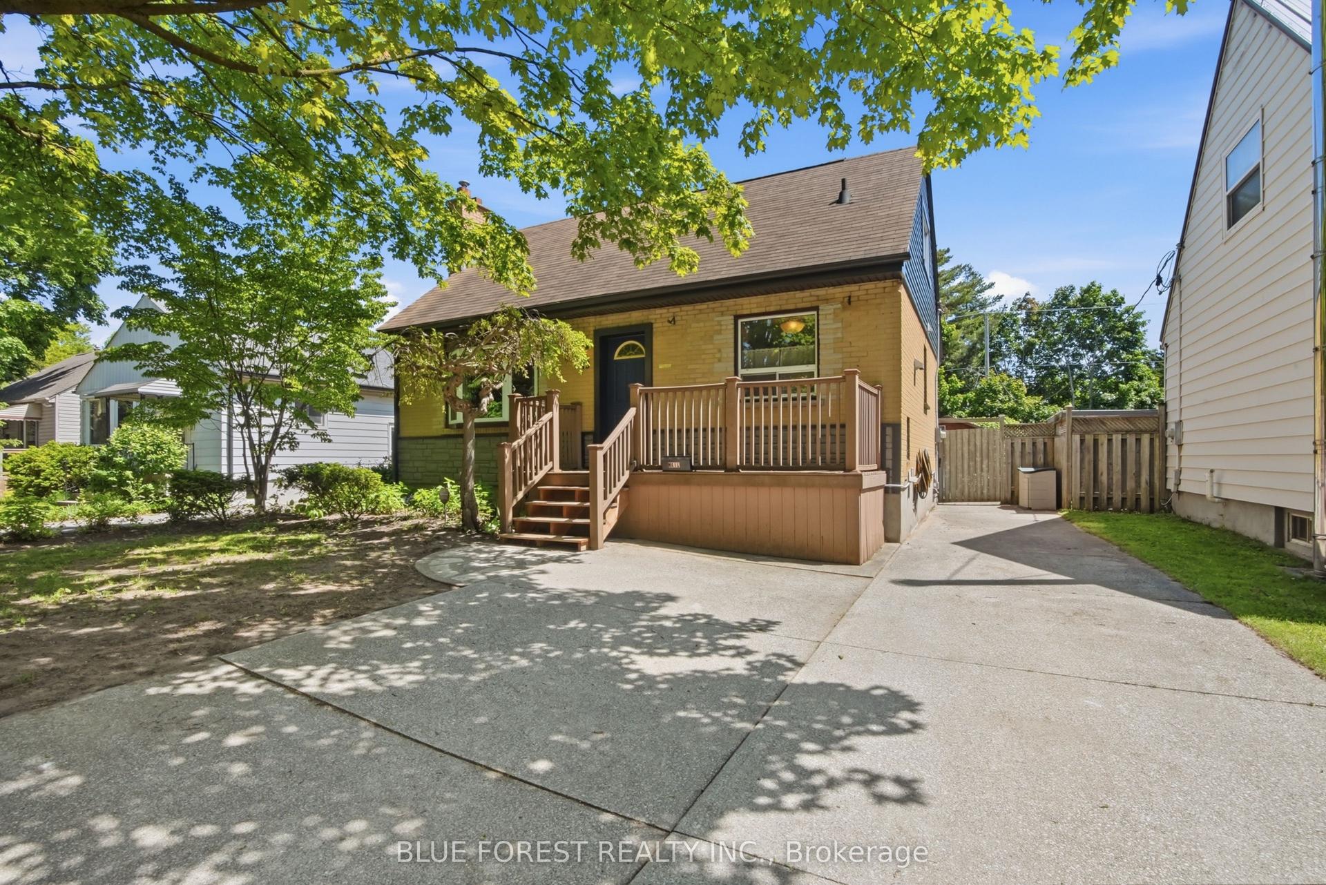 48 Heather Crescent — photo 1