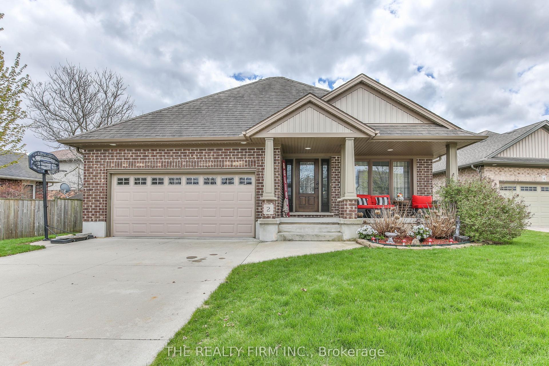 2 Ambleside Drive — photo 1