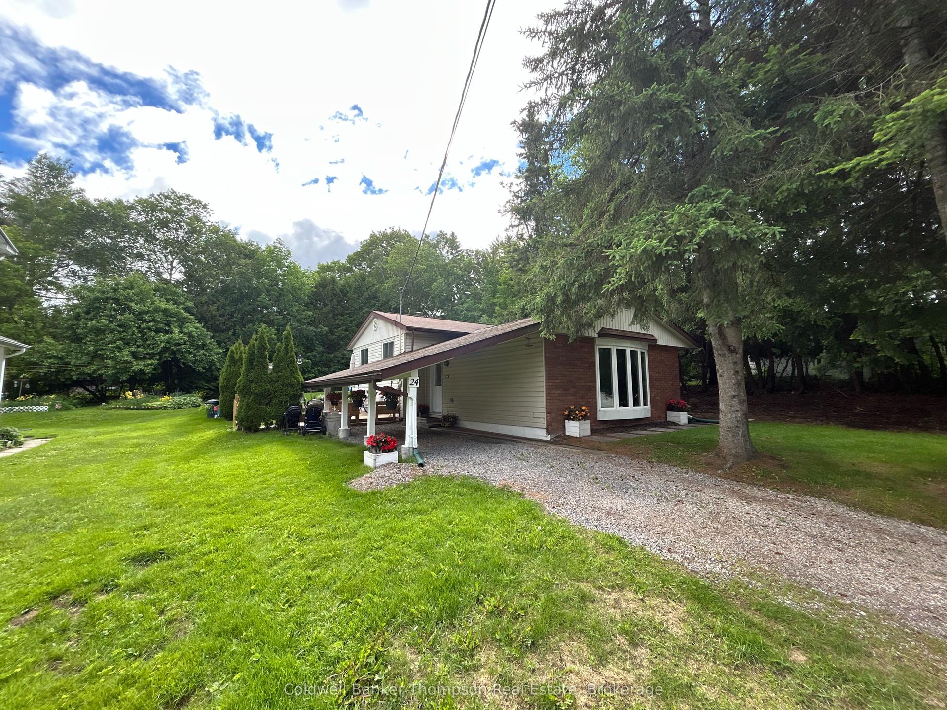 24 Centre Street N, Huntsville — Detached for sale, photo 1