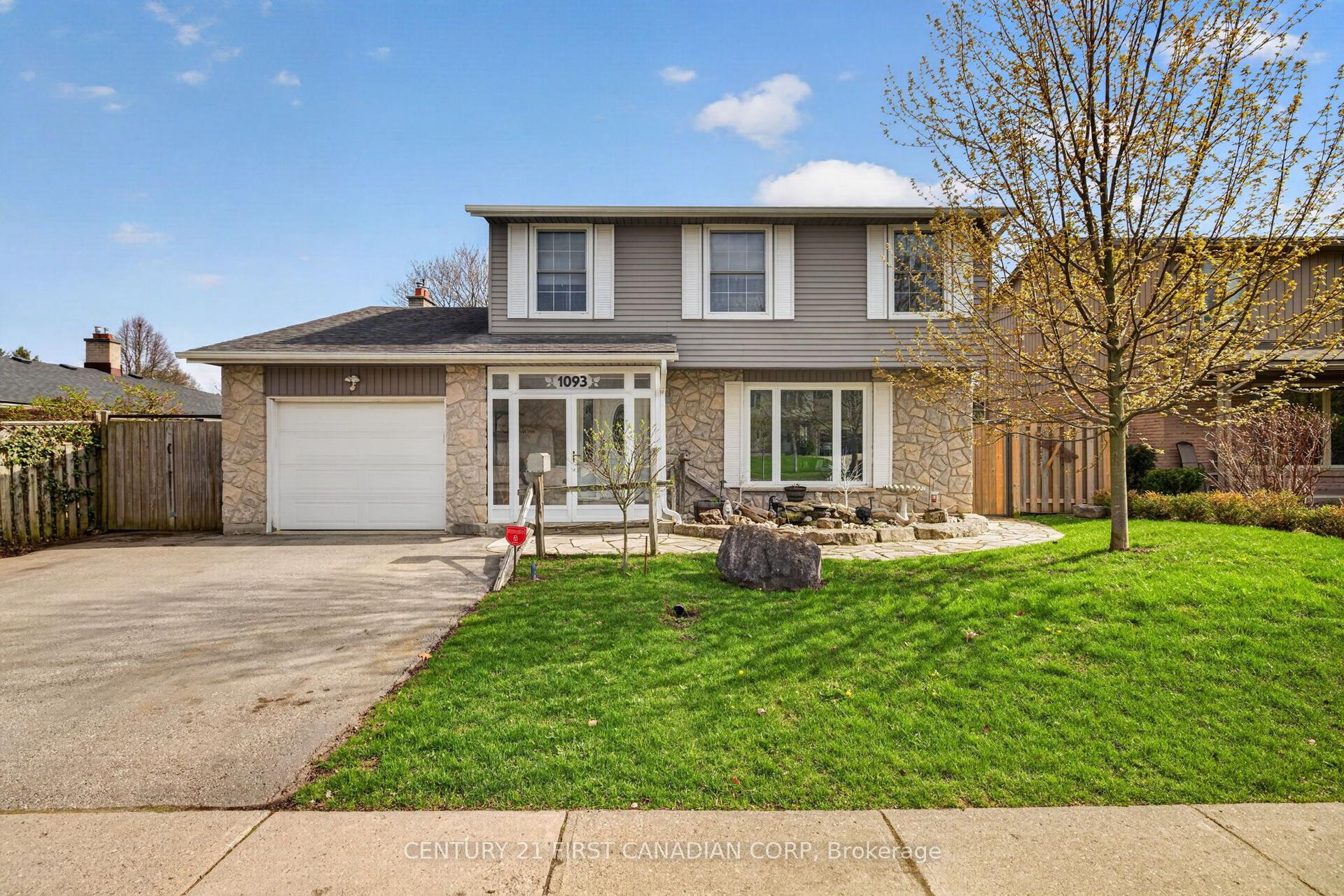 1093 Viscount Road — photo 1