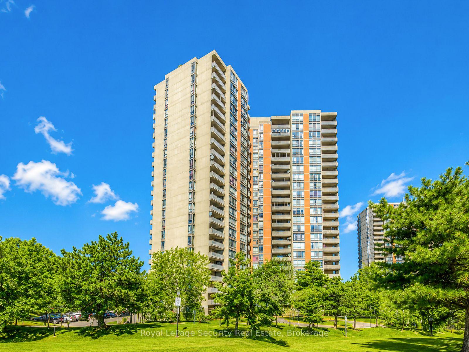 10 Martha Eaton Way 1702 #1702, Toronto — Condo for sale, photo 1
