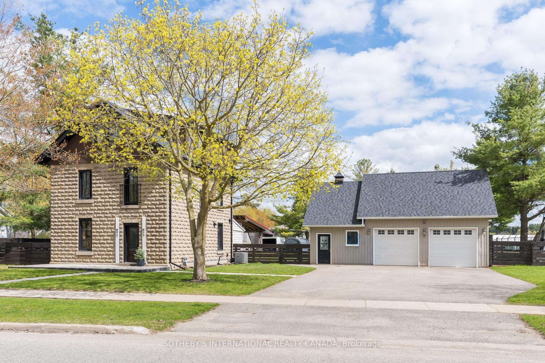 6 Dundas Street W — photo 1