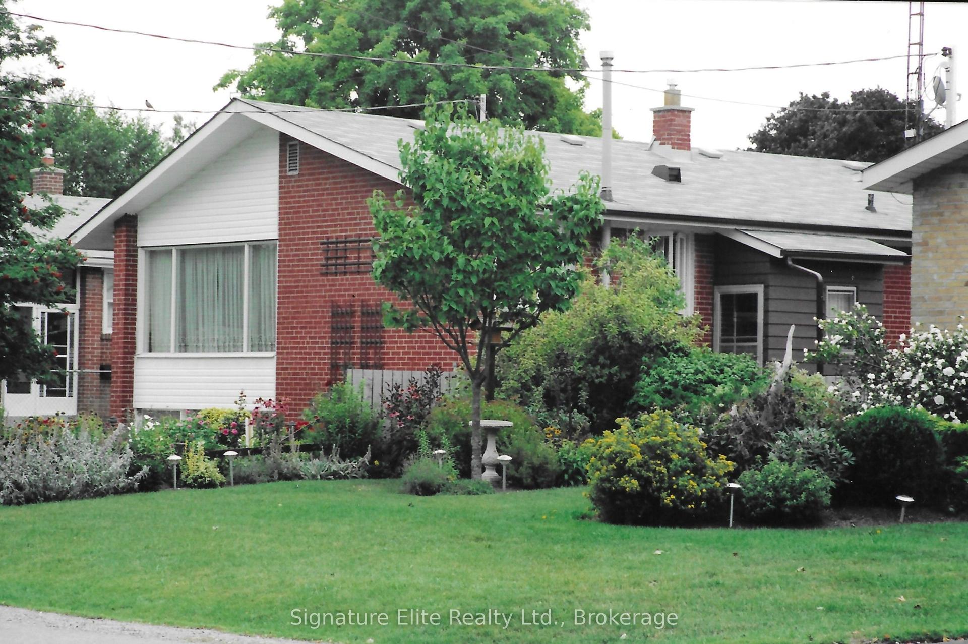 14 Rockport Crescent — photo 1