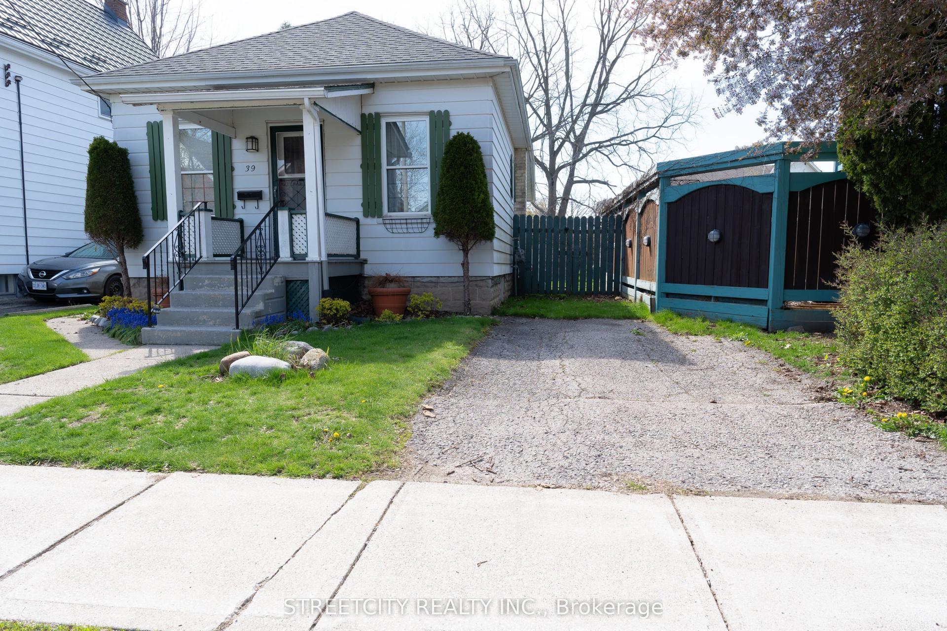 39 Fifth Avenue — photo 1