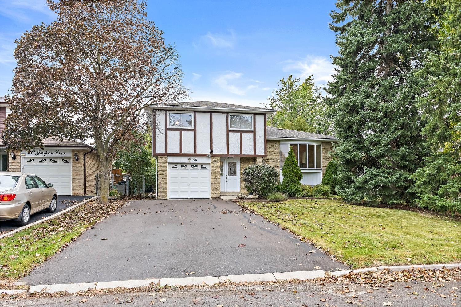 38 Jasper Crescent, Brampton — Detached for sale, photo 1
