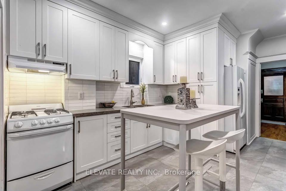 25 Temple Avenue, Toronto — Detached for lease, photo 1