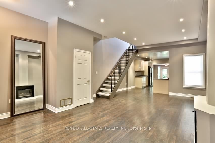 68 Macpherson Avenue — photo 1