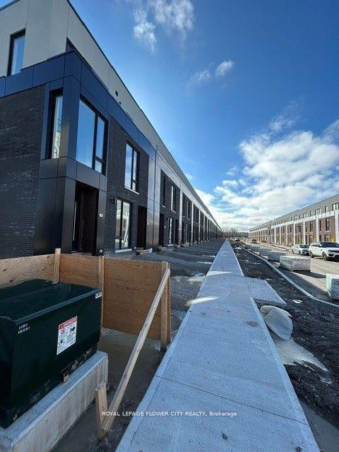 48 Everett Common — photo 1