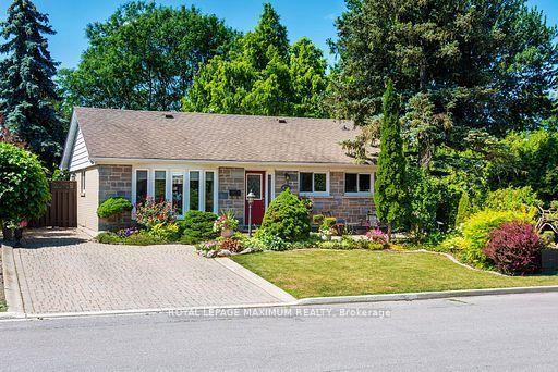 38 Abbey Road, Brampton — Detached for sale, photo 1