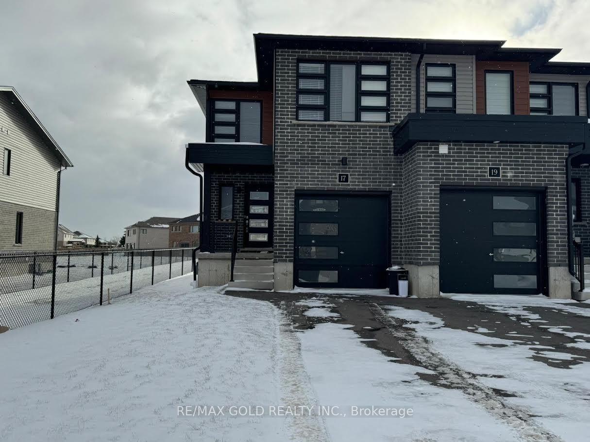 17 Wilkinson Avenue, Cambridge — Townhouse for lease, photo 1