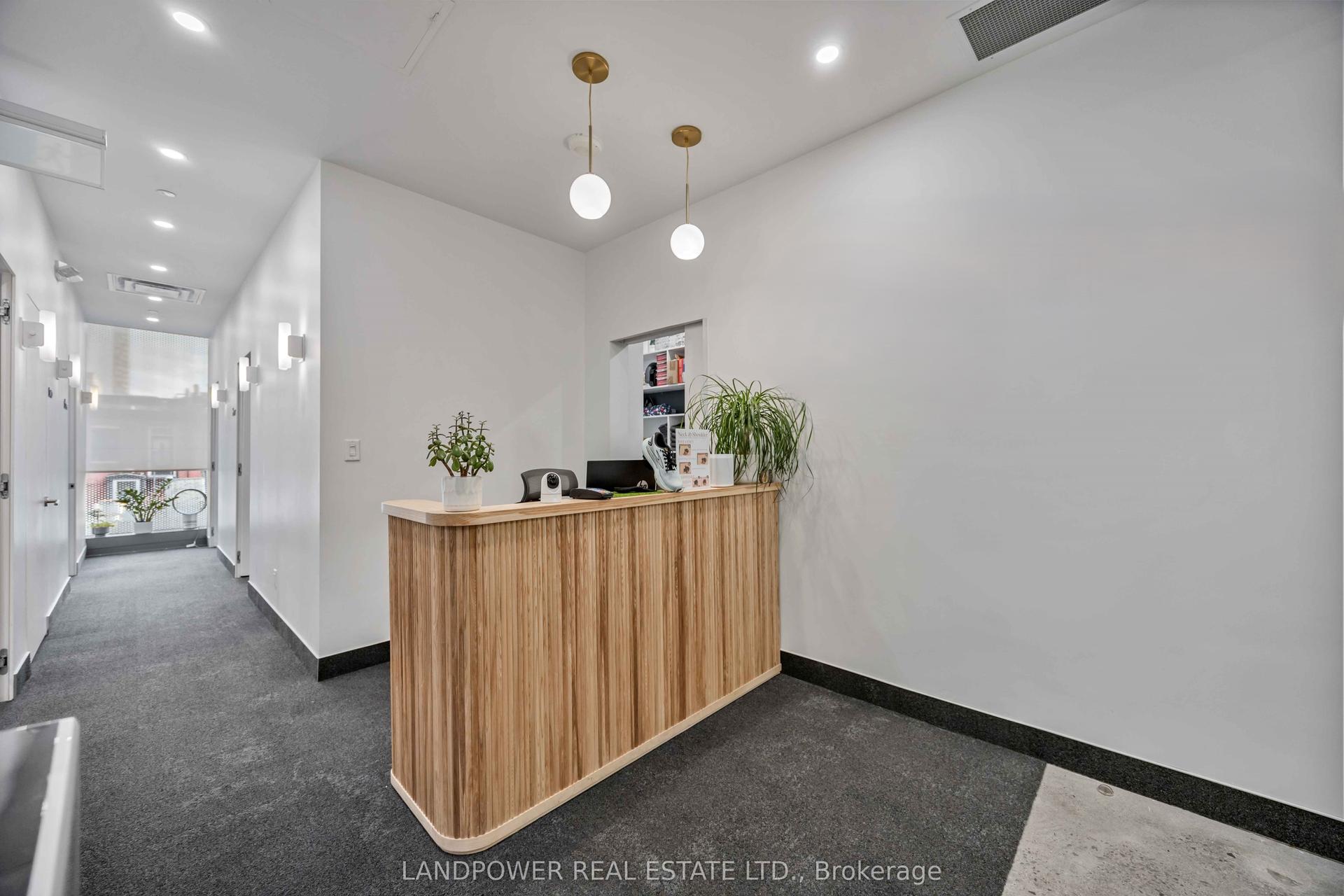 15 Wellesley Street W 220-221 #220-221 — photo 1