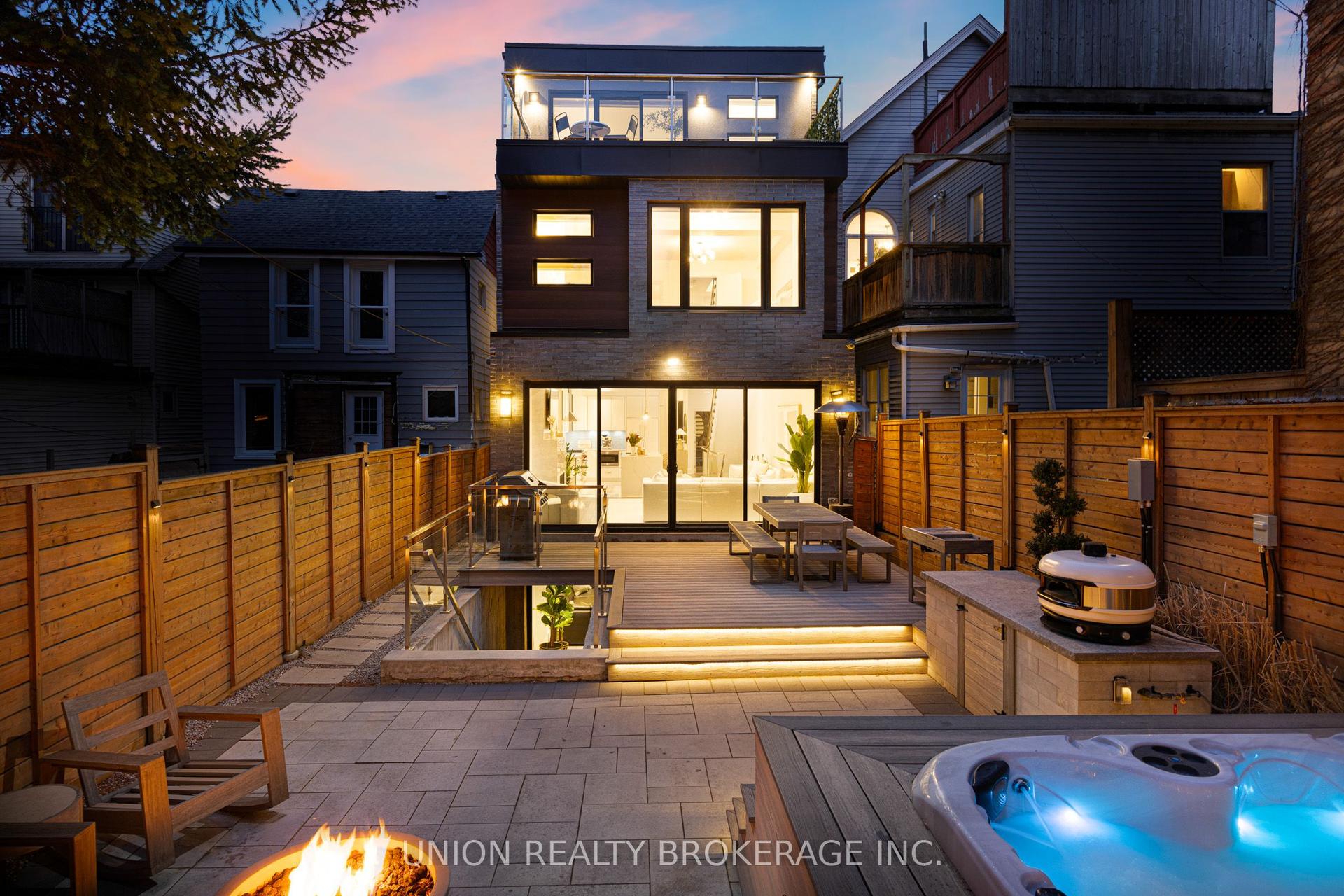 105 Kenilworth Avenue — photo 1