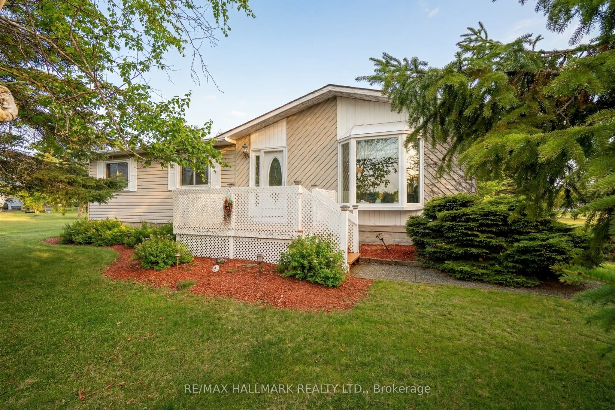 6 Seymour Street S — photo 1