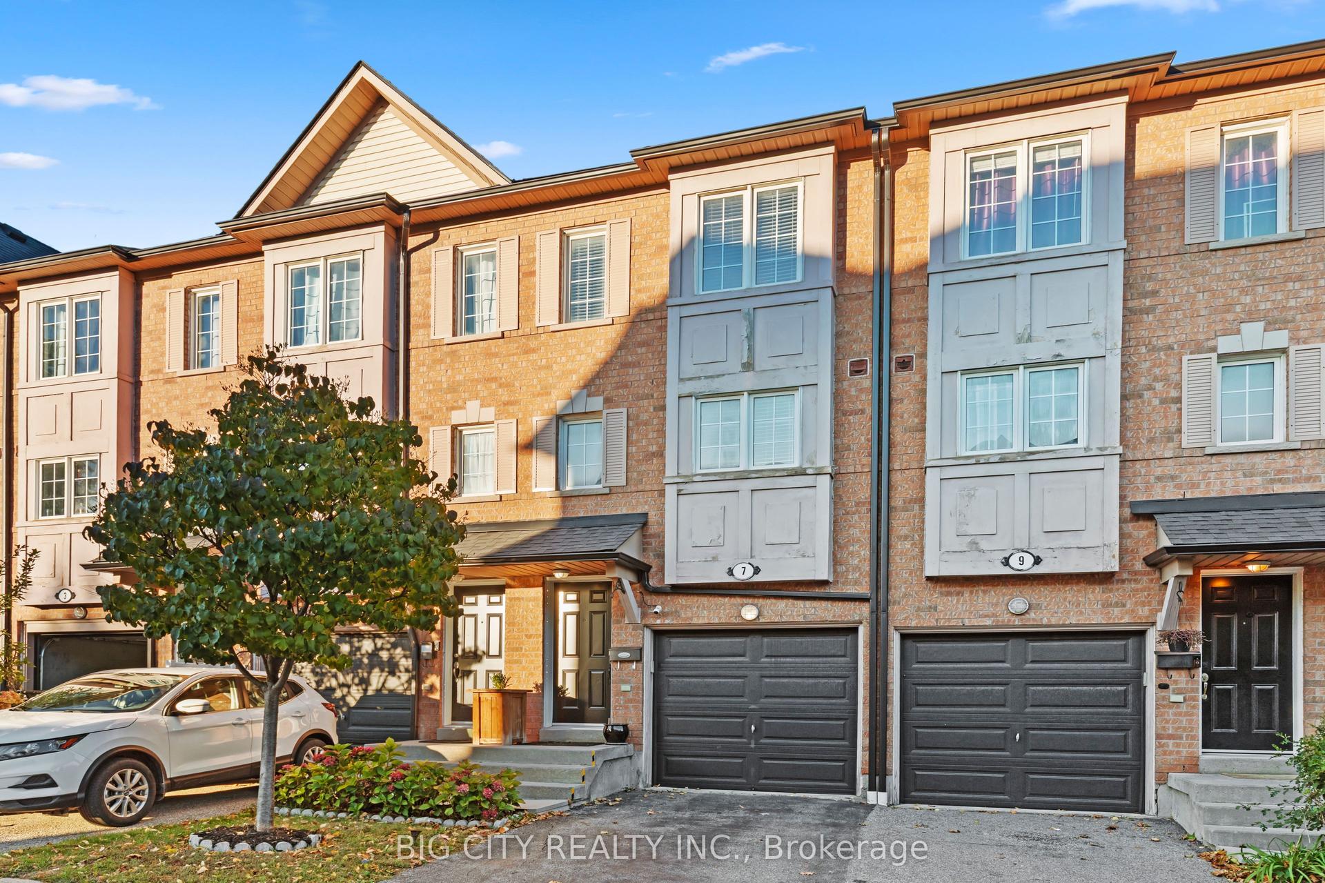 1128 Dundas Street W 7 #7, Mississauga — Condo Town for lease, photo 1