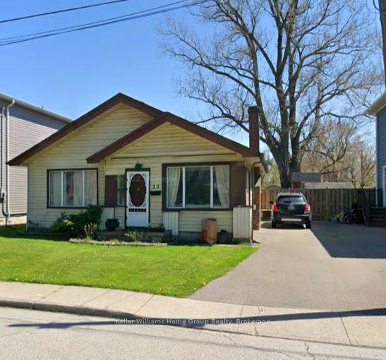 22 Clare Avenue, Hamilton — Detached for sale, photo 1