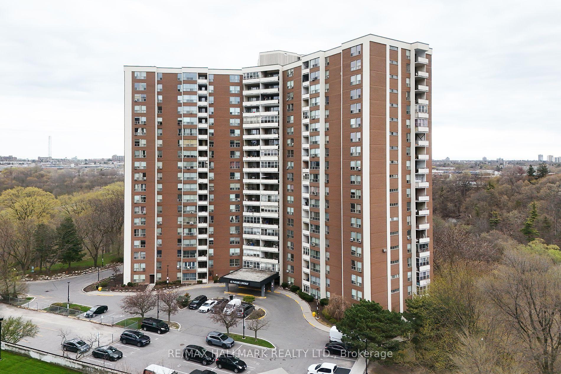 60 Pavane Linkway Way 1704 #1704 — photo 1