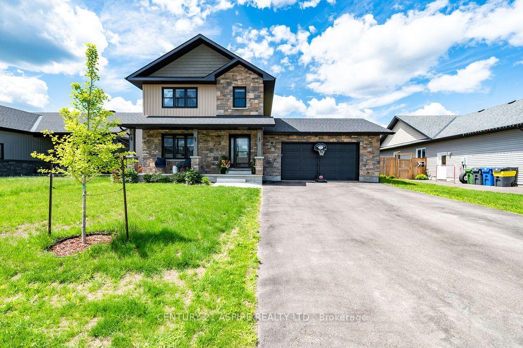6 Zachary Street, Petawawa — Detached for sale, photo 1