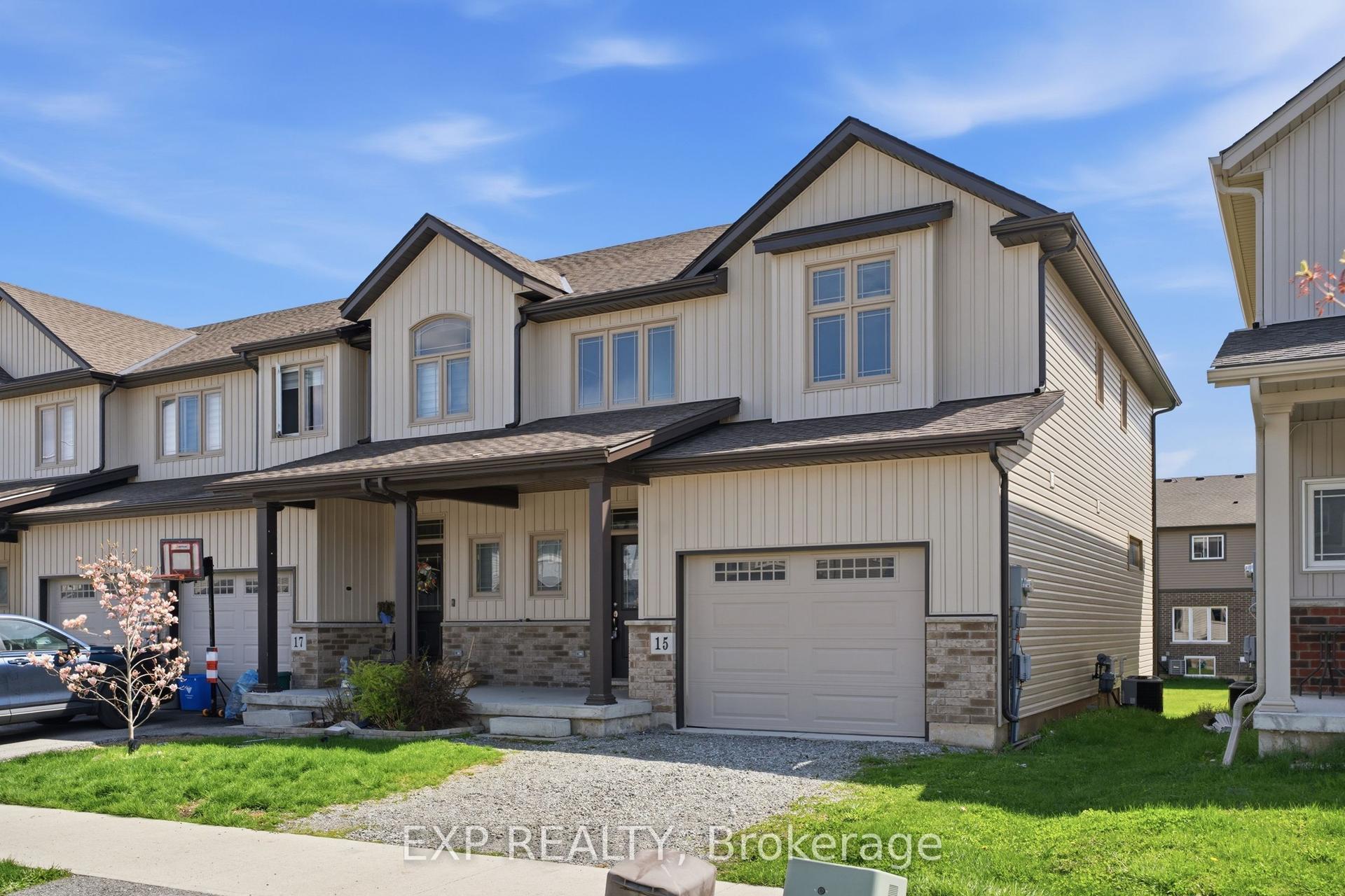 15 Bowman Crescent N — photo 1