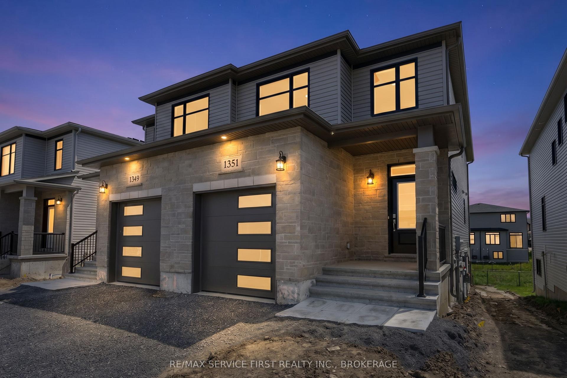 1351 Woodfield Crescent — photo 1