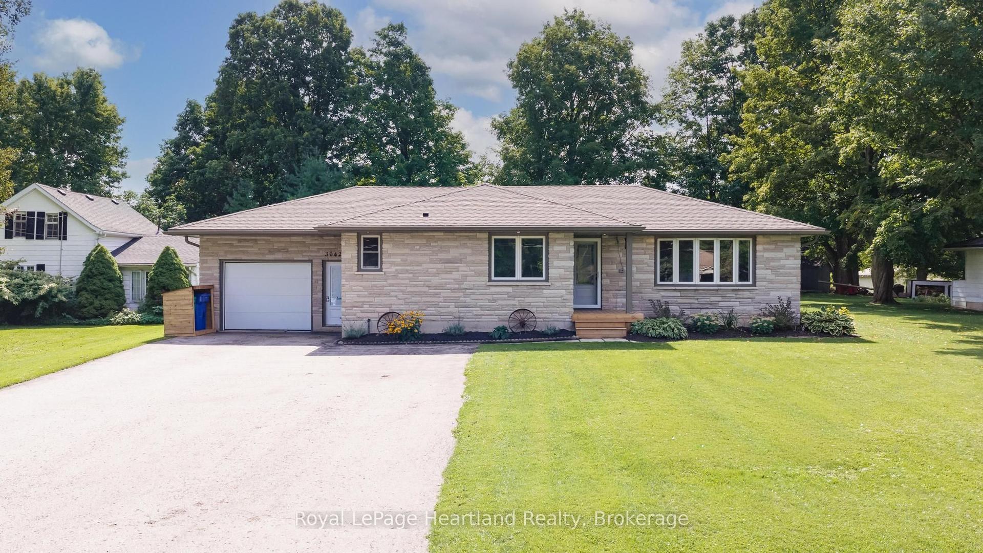 3042 Albert Street, Howick — Detached for sale, photo 1