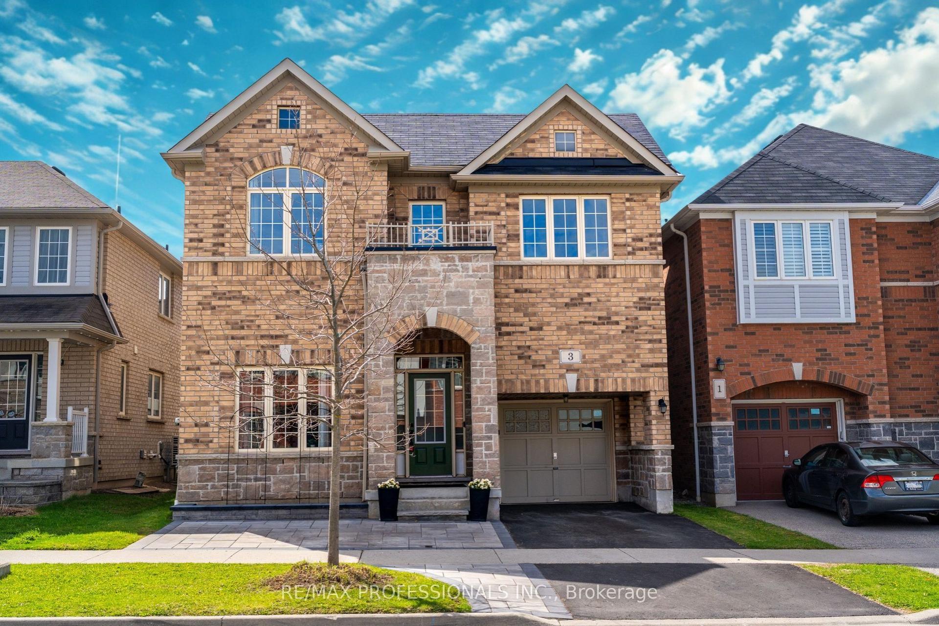 3 Skelton Crescent — photo 1