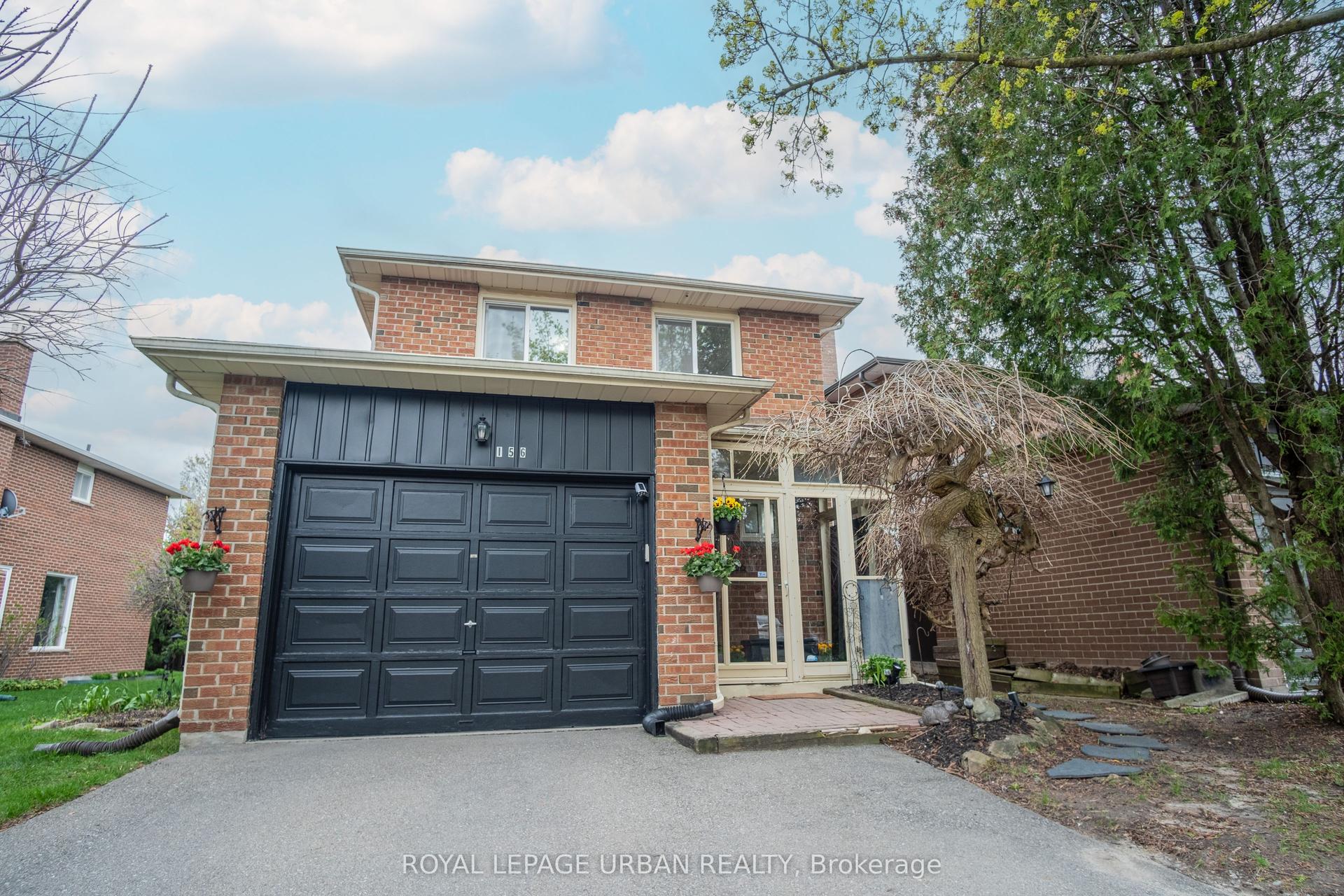 156 Stephenson Crescent — photo 1