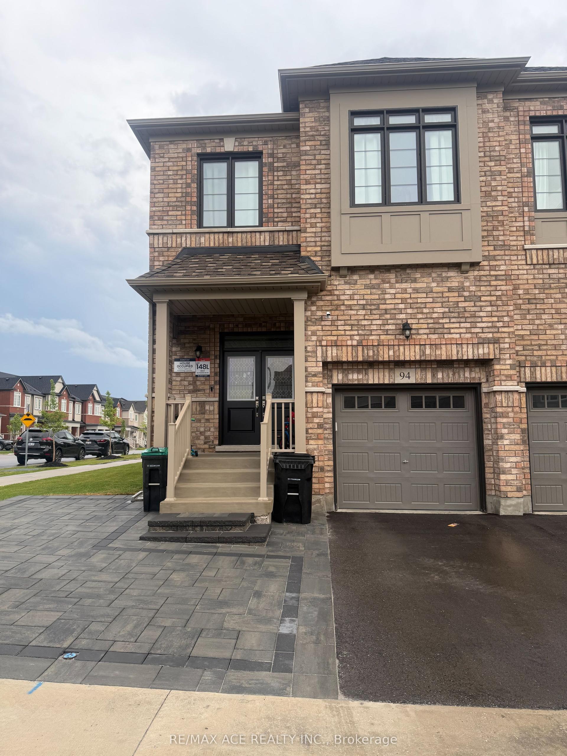 94 Phoenix Boulevard, Barrie — Semi-Detached for lease, photo 1