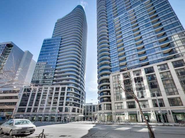 25 Carlton Street 1810 #1810 — photo 1