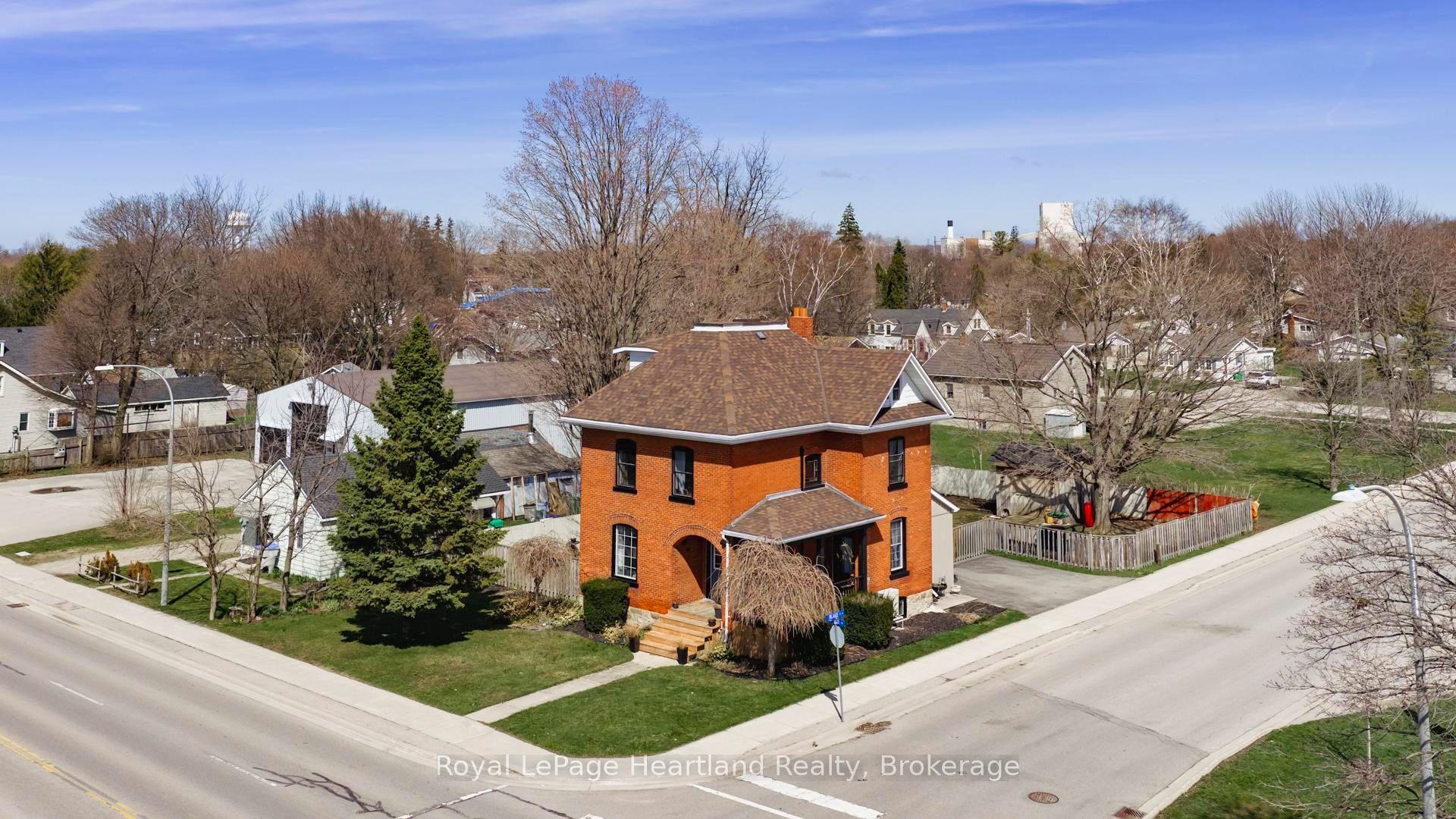 221 Bayfield Road — photo 1