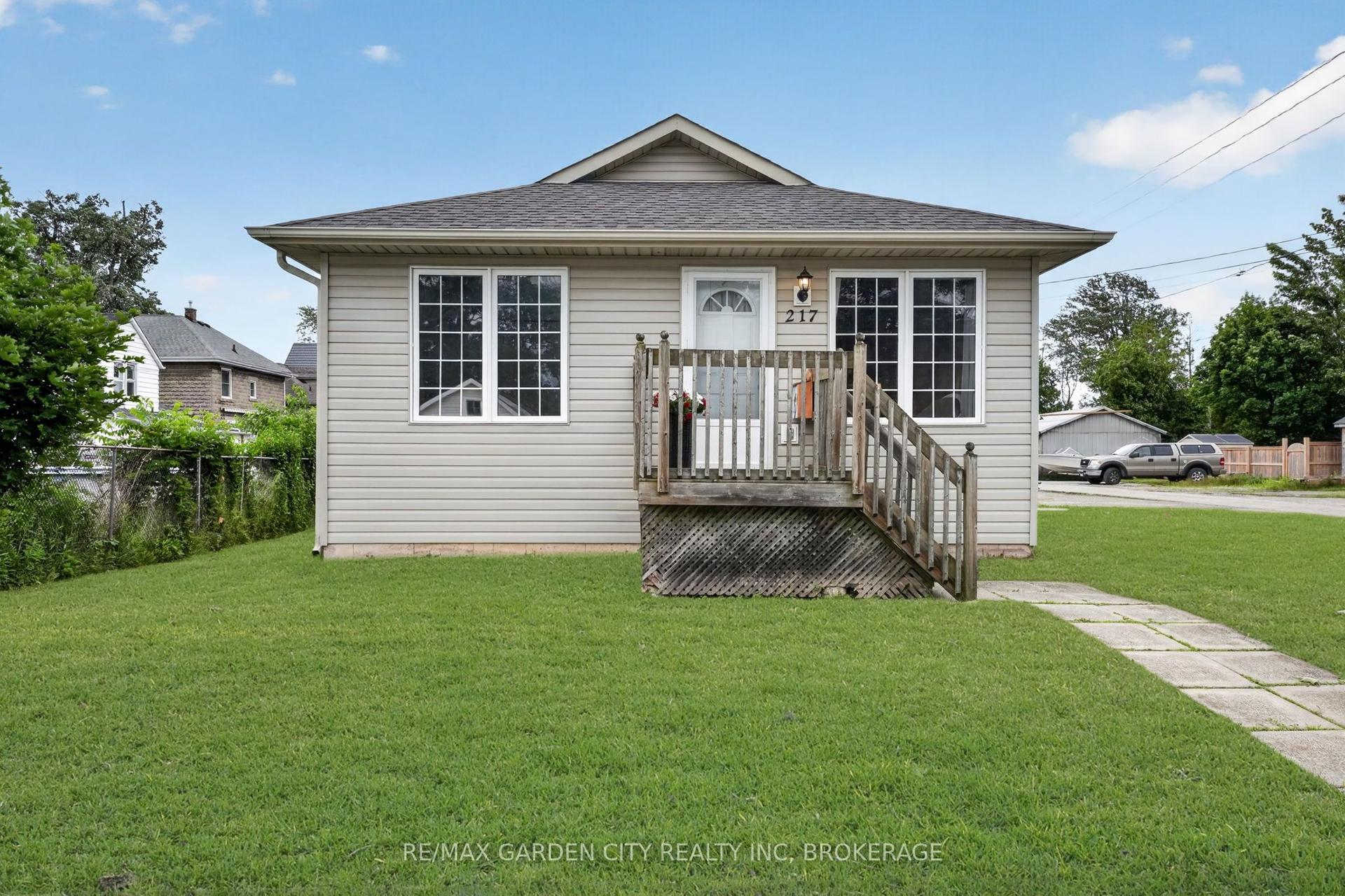 217 Pine Street — photo 1