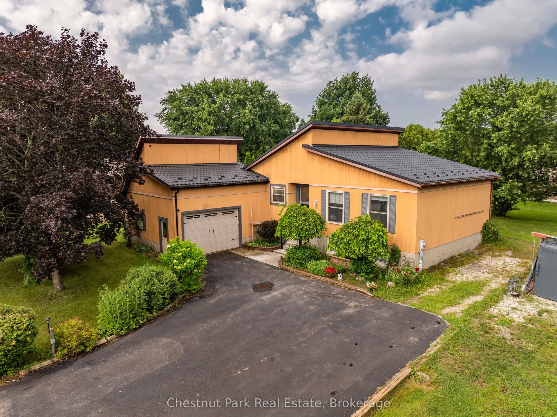 384 Urstadt Street, Georgian Bluffs — Detached for sale, photo 1