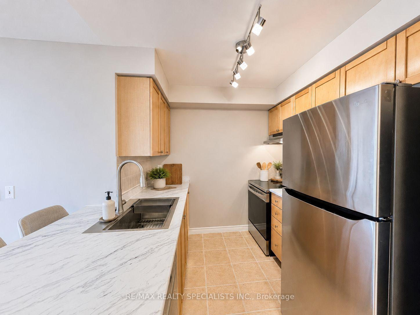55 Strathaven Drive 707 #707 — photo 1